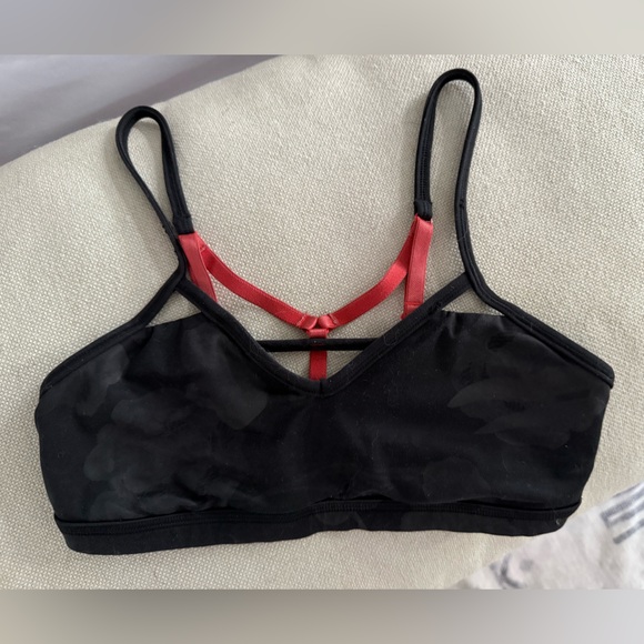 Lululemon Sports Bra Size 4 - Picture 1 of 3